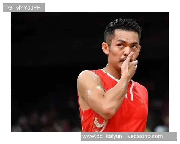 足球第四官员的职责与影响力解析及其在比赛中的重要角色